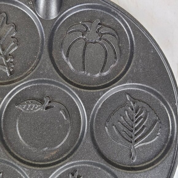 Nordic Ware Autumn Leaves Pancake Pan Cast Aluminum Made in the USA - Picture 4 of 9